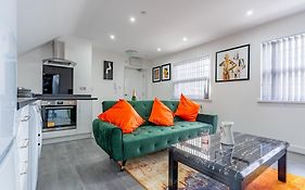 Cool Vibrant Top Apartment Close To Birmingham City Centre